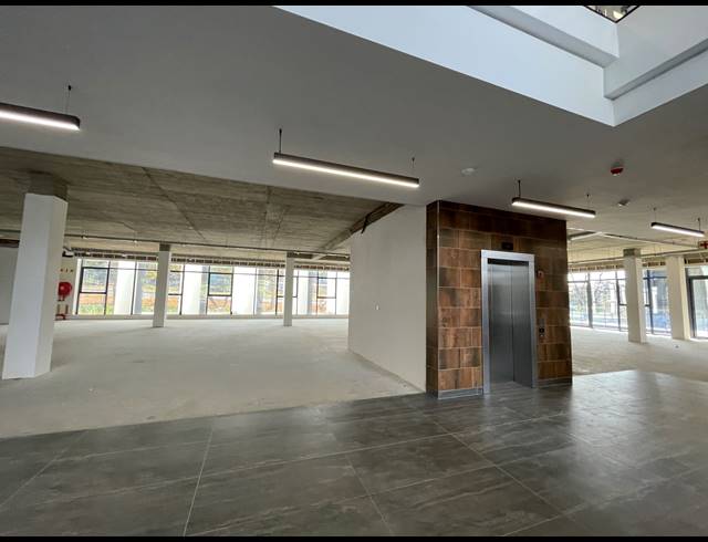 2,173M² OFFICE TO LET IN BRYANSTON